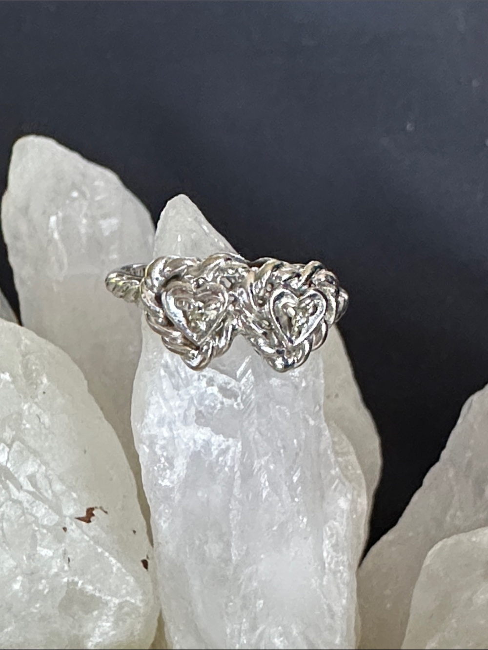 Vintage 14K white gold & Diamond EUC double hearts ring. Rope design on setting